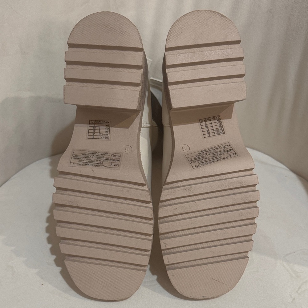 NWT. Elegant Cream Ankle Boots - Picture 5 of 5